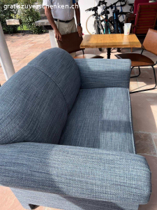 Sofas. 3 Sofa und Esstisch