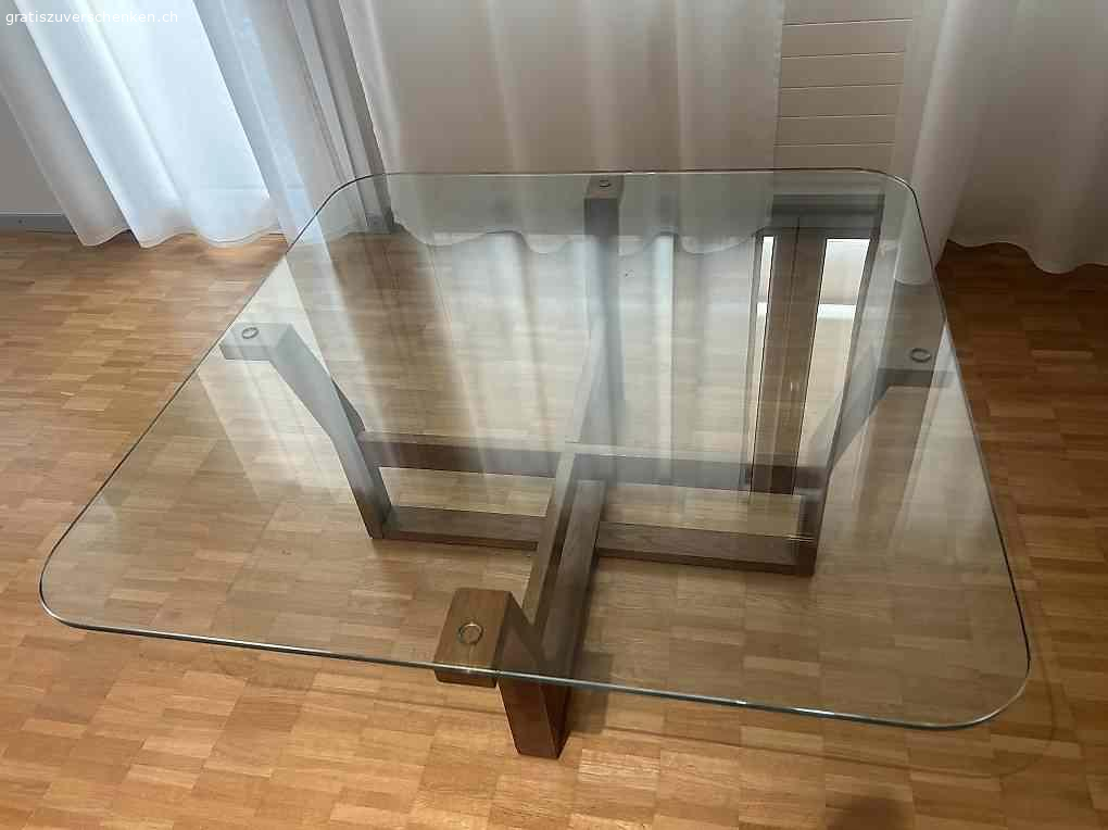 sofatisch. Sofatisch aus holz un glass.