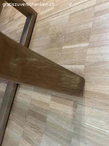 sofatisch. Sofatisch aus holz un glass.