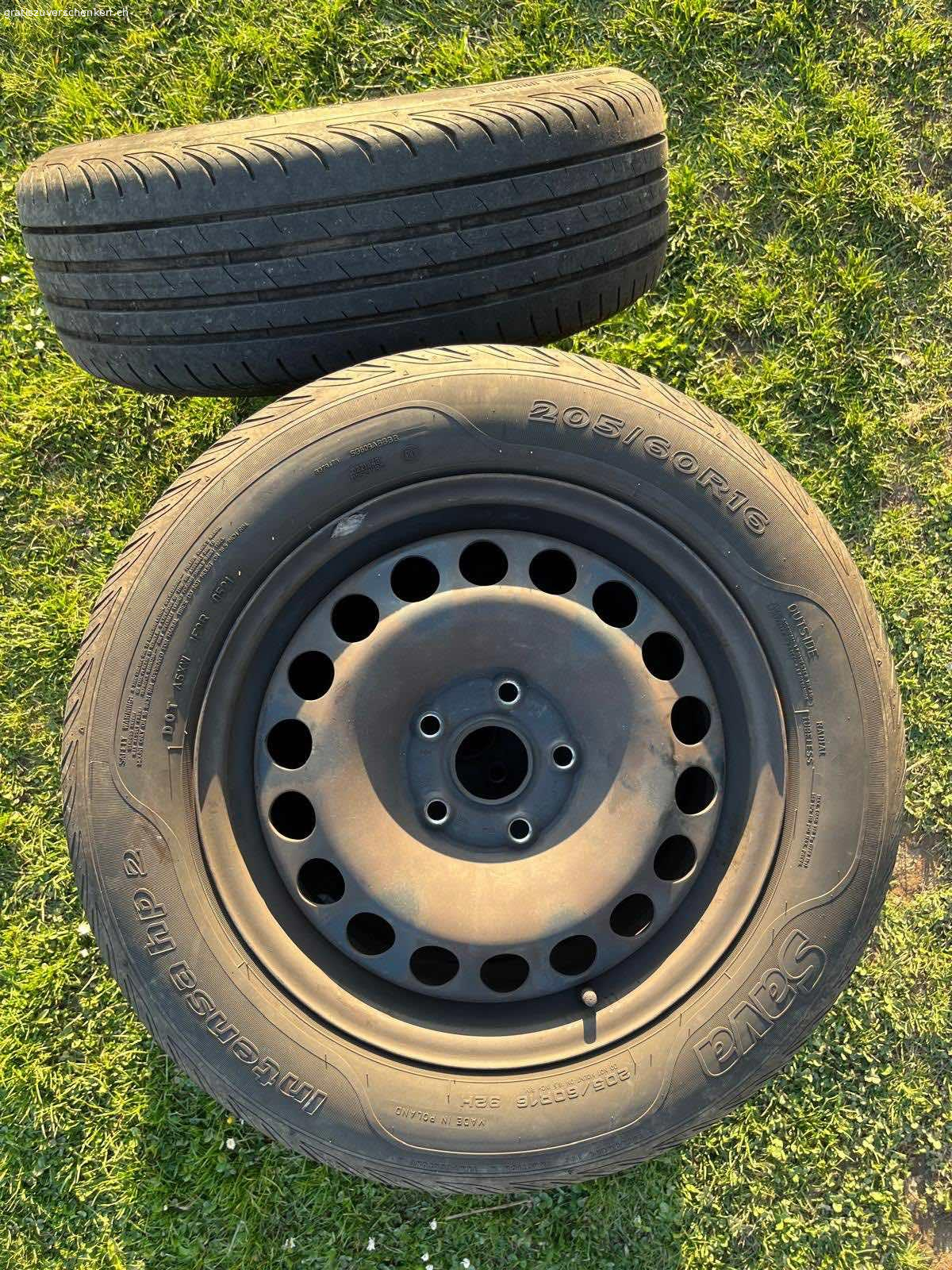 Sommerräder. Noch gute, brauchbare Sommerreifen mit Stahlfelgen, Profil mind. 5mm
205/60R16
Sava
Wegen Fahrzeugwechsel abzugeben.

Kein Versand, nur Abholung