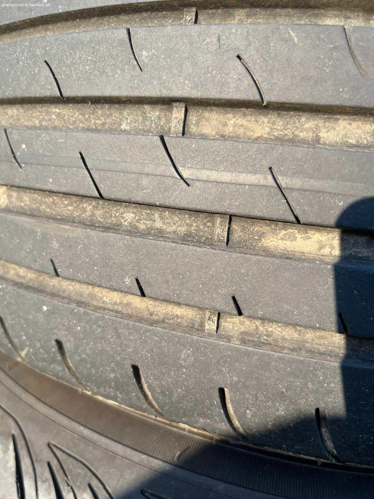 Sommerräder. Noch gute, brauchbare Sommerreifen mit Stahlfelgen, Profil mind. 5mm
205/60R16
Sava
Wegen Fahrzeugwechsel abzugeben.

Kein Versand, nur Abholung