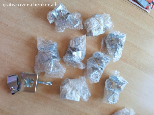 Sonnenschirm - Halterung NEU. Sonnenschrm - Halterung für Gartentische, Geländer NEU 9 Stück.
bitte per whats app