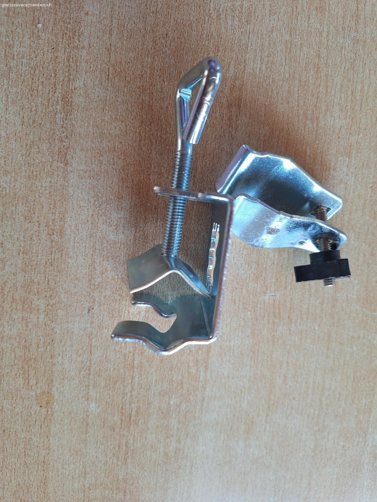 Sonnenschirm - Halterung NEU. Sonnenschrm - Halterung für Gartentische, Geländer NEU 9 Stück.
bitte per whats app