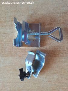 Sonnenschirm - Halterung NEU. Sonnenschrm - Halterung für Gartentische, Geländer NEU 9 Stück.
bitte per whats app