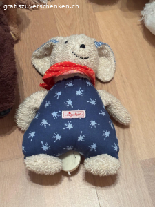 Spieltiere zum verschenken. verschiedene Spieltiere zu verschenken:
2. Bild: mit Aufziehfunktion
3. Bild: „Finger“tiere
4. Bild: Zugluftbär