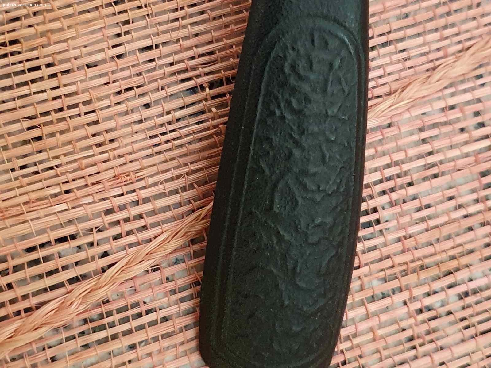 Steak Servier Pfännchen. Wegen dringendem Umzug verschenke ich eine Steak Servier Pfanne asiatischer Styl. Material aus Gusseisen mit Henkel zum einklinken. Für Grillfreunde, Fleischliebhaber und Hobbyköche. Neuwertig und nie gebraucht seit längerer Zeit. 
muss vor dem 18.03.2026 spätestens abgeholt werden, wird ansonsten entsorgt!
Bitte nur Anfragen mit Abholbestätigung. Kommunikation über gratis  zu verschenken, damit ich antworten kann.