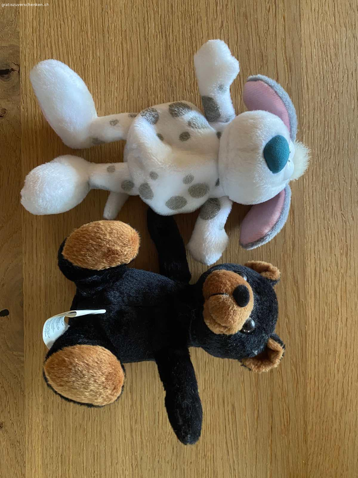 Stofftiere. 2 kleine Stofftiere - Gratis abzugeben

Sollen sie nochmals ein Kind glücklich machen oder als Glücksbringer, Maskottchen dienen ;-)