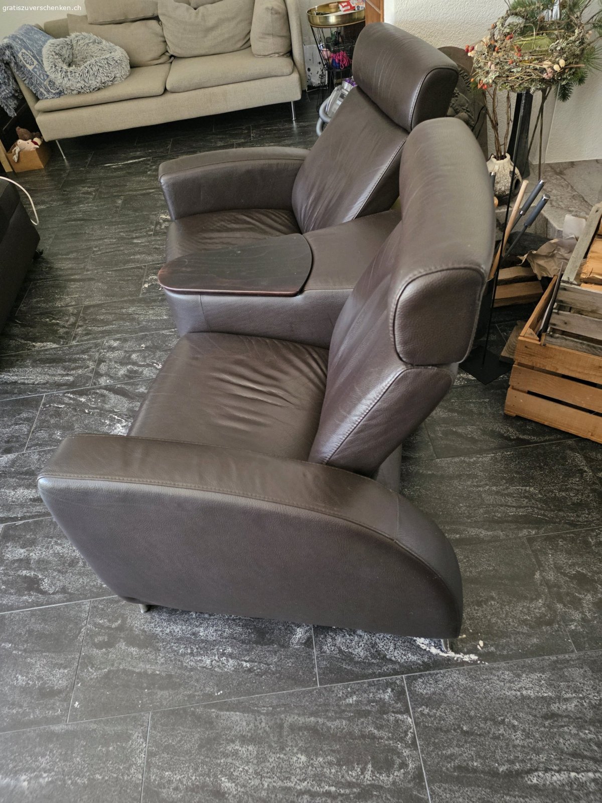 Stressless Arion Ledersessel. Robustes Stressless Leder Sofa.
Rückenlehne lässt sich nach hinten verstellen.
Wegen Anschaffung eines neuen Sessels abzugeben.
Abholung in Winterthur.
