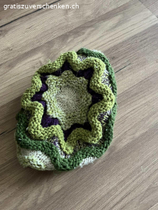 Strickmütze abzugeben