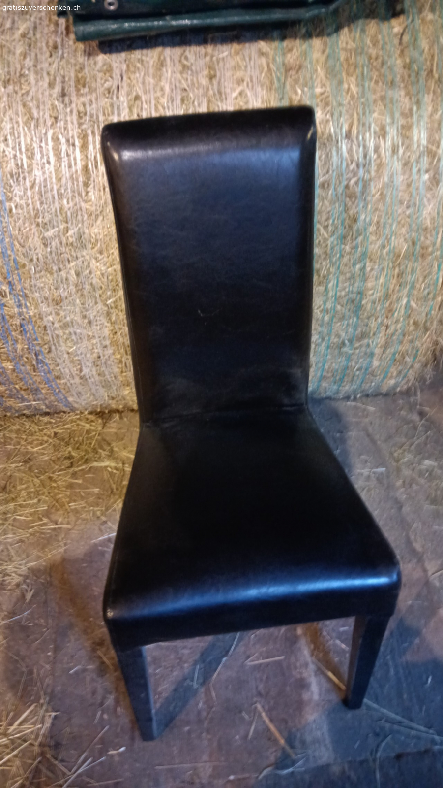 Stühle. 6-7 srück. Gebrauchsspuren vorhanden. Zustand ist gut.