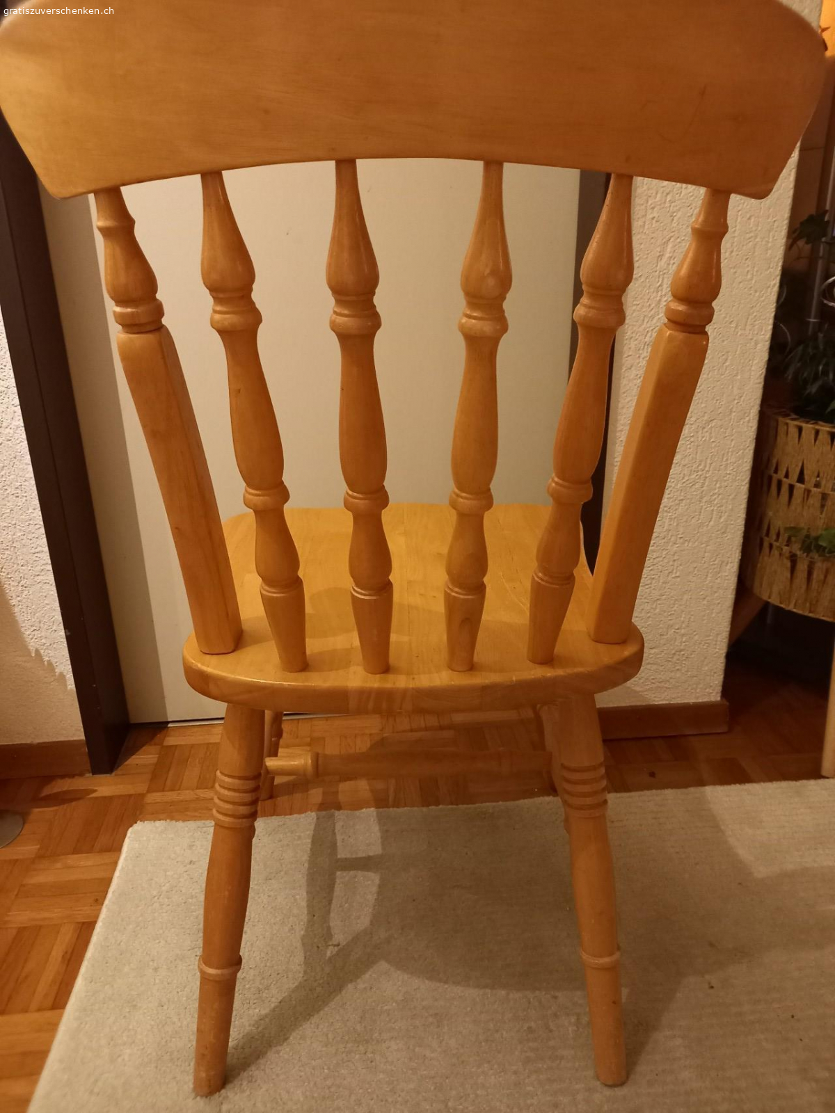 Stuhl. Schöne holz Stuhl..gebraucht aber gute Zustand