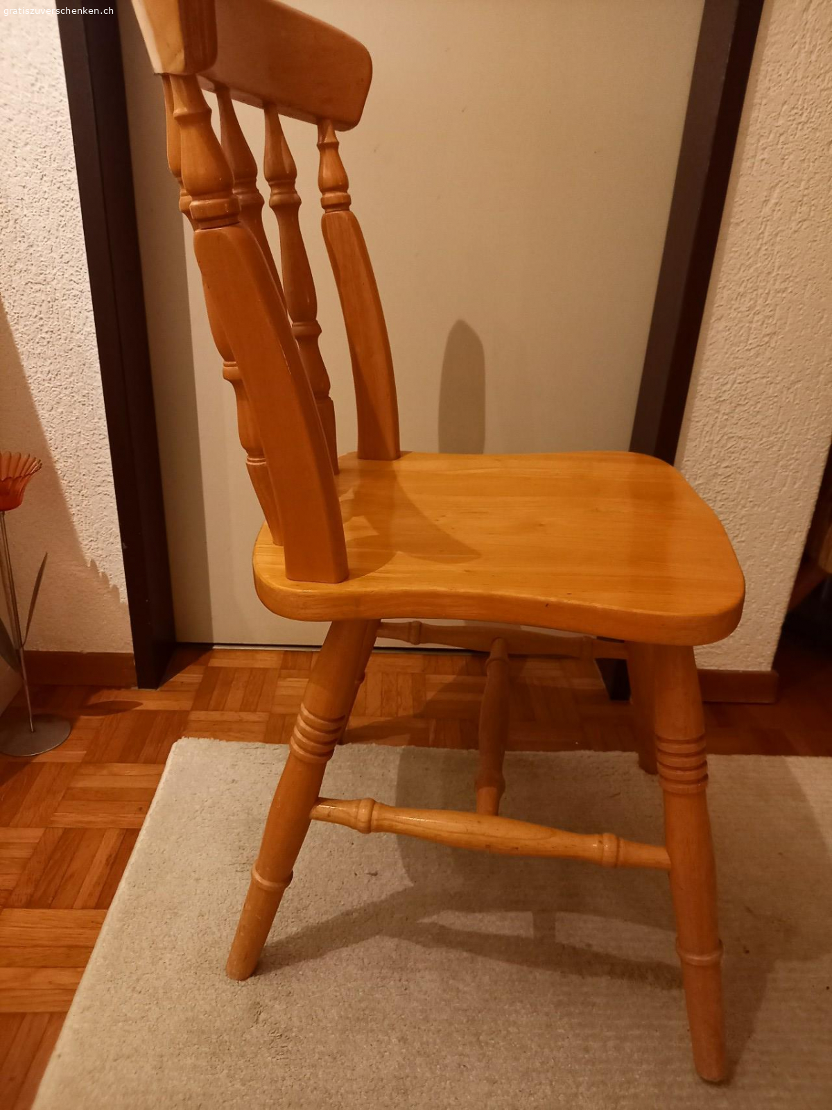 Stuhl. Schöne holz Stuhl..gebraucht aber gute Zustand