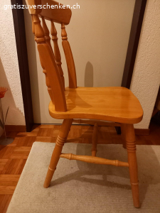 Stuhl. Schöne holz Stuhl..gebraucht aber gute Zustand