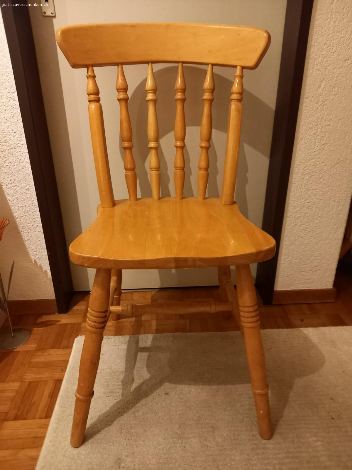 Stuhl. Schöne holz Stuhl..gebraucht aber gute Zustand