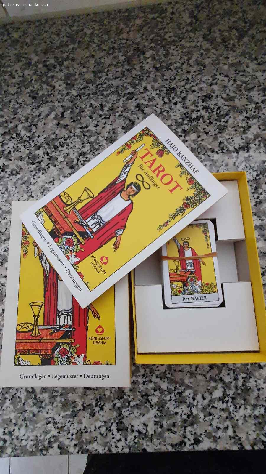 Tarot Karten Set Raider Wait. Wegen dringendem Umzug sind diese Raider Wait Tarot Karten von Hajo Banzaf zu verschenken. Ganzes Set mit Gebrauchsanweisung für Beginner mit Deutung Anleitung. Währen zu Schade für die Entsorgung. Für Esoterik Begeisterte oder als Deutung Hilfe für Lebensfragen. Personen die Freude an etwas Lernen haben. 
Bitte nur Anfragen mit Abholbestätigung und Kommunikation über gratis zu verschenken, damit ich antworten kann. Nur Abholung kein Versand aus Zeitgründen möglich.