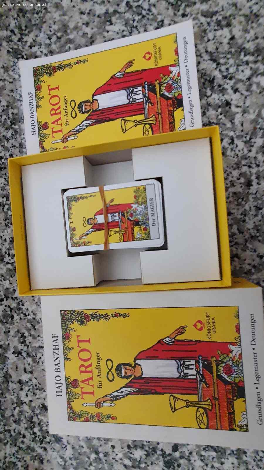 Tarot Karten Set Raider Wait. Wegen dringendem Umzug sind diese Raider Wait Tarot Karten von Hajo Banzaf zu verschenken. Ganzes Set mit Gebrauchsanweisung für Beginner mit Deutung Anleitung. Währen zu Schade für die Entsorgung. Für Esoterik Begeisterte oder als Deutung Hilfe für Lebensfragen. Personen die Freude an etwas Lernen haben. 
Bitte nur Anfragen mit Abholbestätigung und Kommunikation über gratis zu verschenken, damit ich antworten kann. Nur Abholung kein Versand aus Zeitgründen möglich.