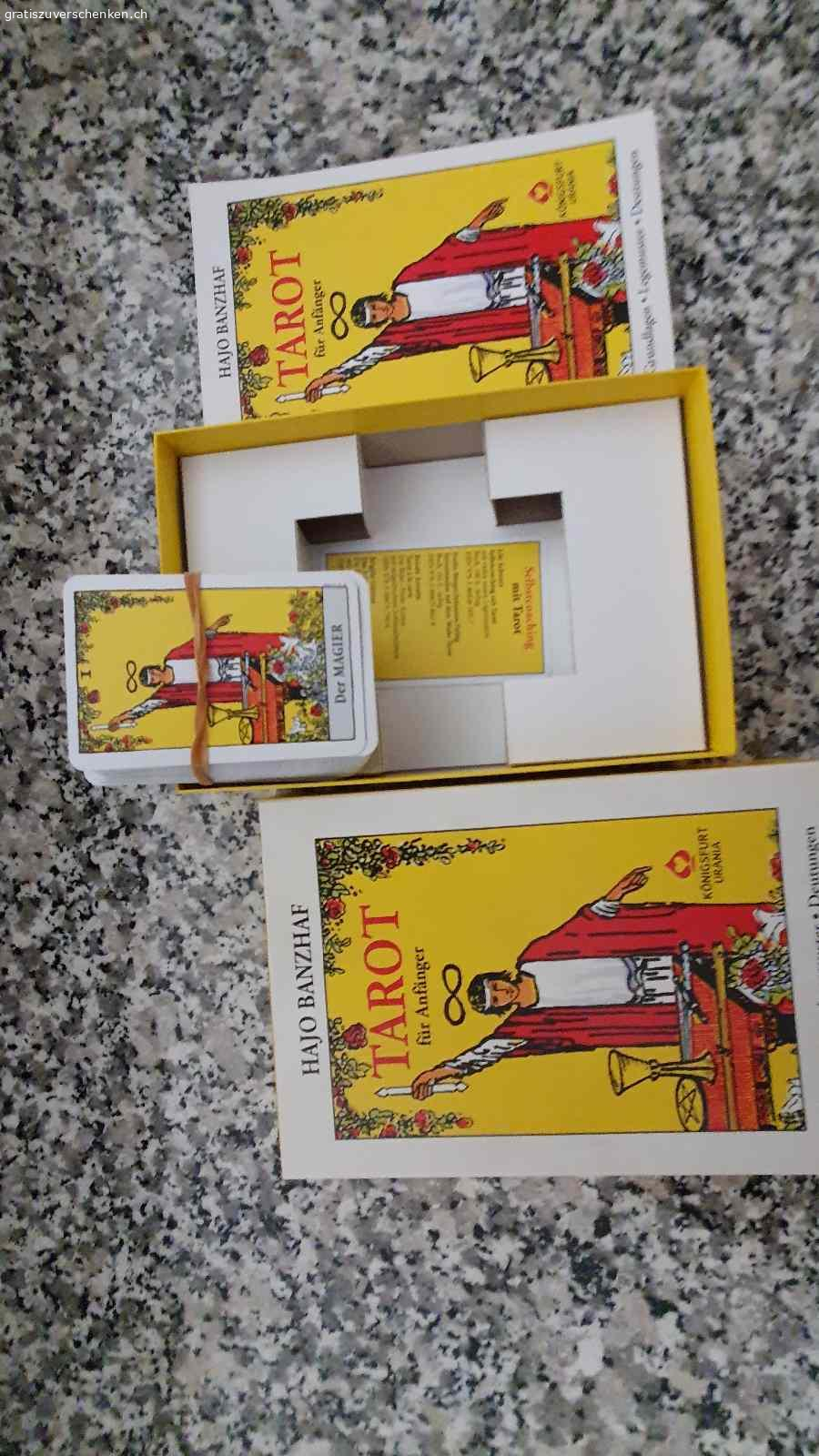 Tarot Karten Set Raider Wait. Wegen dringendem Umzug sind diese Raider Wait Tarot Karten von Hajo Banzaf zu verschenken. Ganzes Set mit Gebrauchsanweisung für Beginner mit Deutung Anleitung. Währen zu Schade für die Entsorgung. Für Esoterik Begeisterte oder als Deutung Hilfe für Lebensfragen. Personen die Freude an etwas Lernen haben. 
Bitte nur Anfragen mit Abholbestätigung und Kommunikation über gratis zu verschenken, damit ich antworten kann. Nur Abholung kein Versand aus Zeitgründen möglich.
