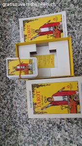 Tarot Karten Set Raider Wait. Wegen dringendem Umzug sind diese Raider Wait Tarot Karten von Hajo Banzaf zu verschenken. Ganzes Set mit Gebrauchsanweisung für Beginner mit Deutung Anleitung. Währen zu Schade für die Entsorgung. Für Esoterik Begeisterte oder als Deutung Hilfe für Lebensfragen. Personen die Freude an etwas Lernen haben. 
Bitte nur Anfragen mit Abholbestätigung und Kommunikation über gratis zu verschenken, damit ich antworten kann. Nur Abholung kein Versand aus Zeitgründen möglich.