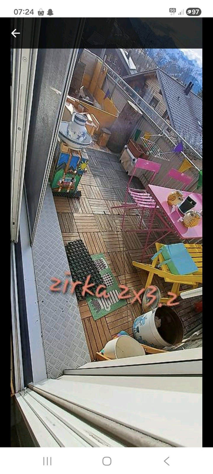 Terrassenboden klick system. sollte von Zeit zu Zeit neu gestrichen werden