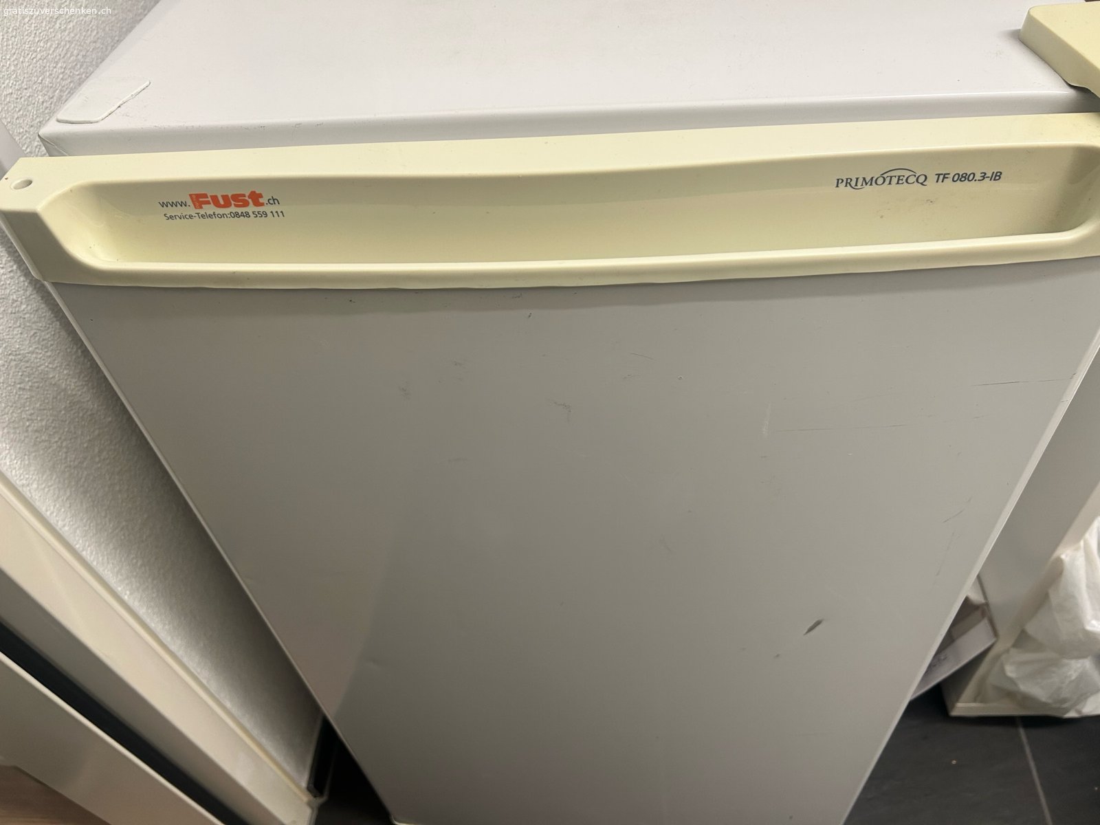 Tiefkühlschrank von Fust. Funktioniert einwandfrei. Masse: 
H 85cm, B 49cm, T 56cm. 10Jahre + alt.