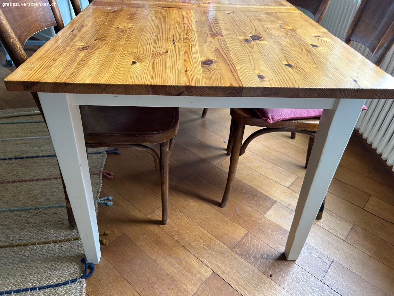 TISCH AUS HOLZ