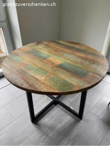 Tisch Boho 110 cm mit oder ohne Stühle. Wieder zu haben, da nicht abgeholt:

Der Tisch ist in gutem Zustand und coolem Boho Look.
Durchmesser 110cm
Der Tisch ist ohne und mit 4 Stühlen erhältlich. Die Stühle haben sichtbare Gebrauchsspuren von Katzen.
