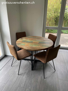 Tisch rund mit oder ohne Stühle