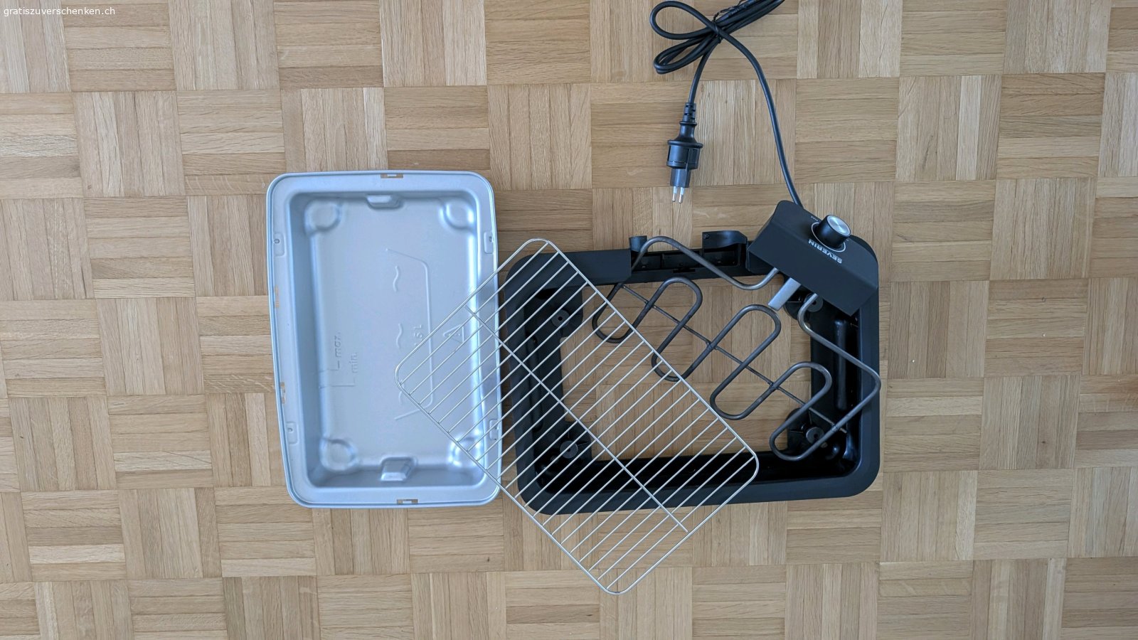 Tischgrill zu verschenken. Toller Tischgrill zu verschenken. Einmal gebraucht. Voll funktionstüchtig.
Muss in Winterthur abgeholt werden.
Kein Versand!!