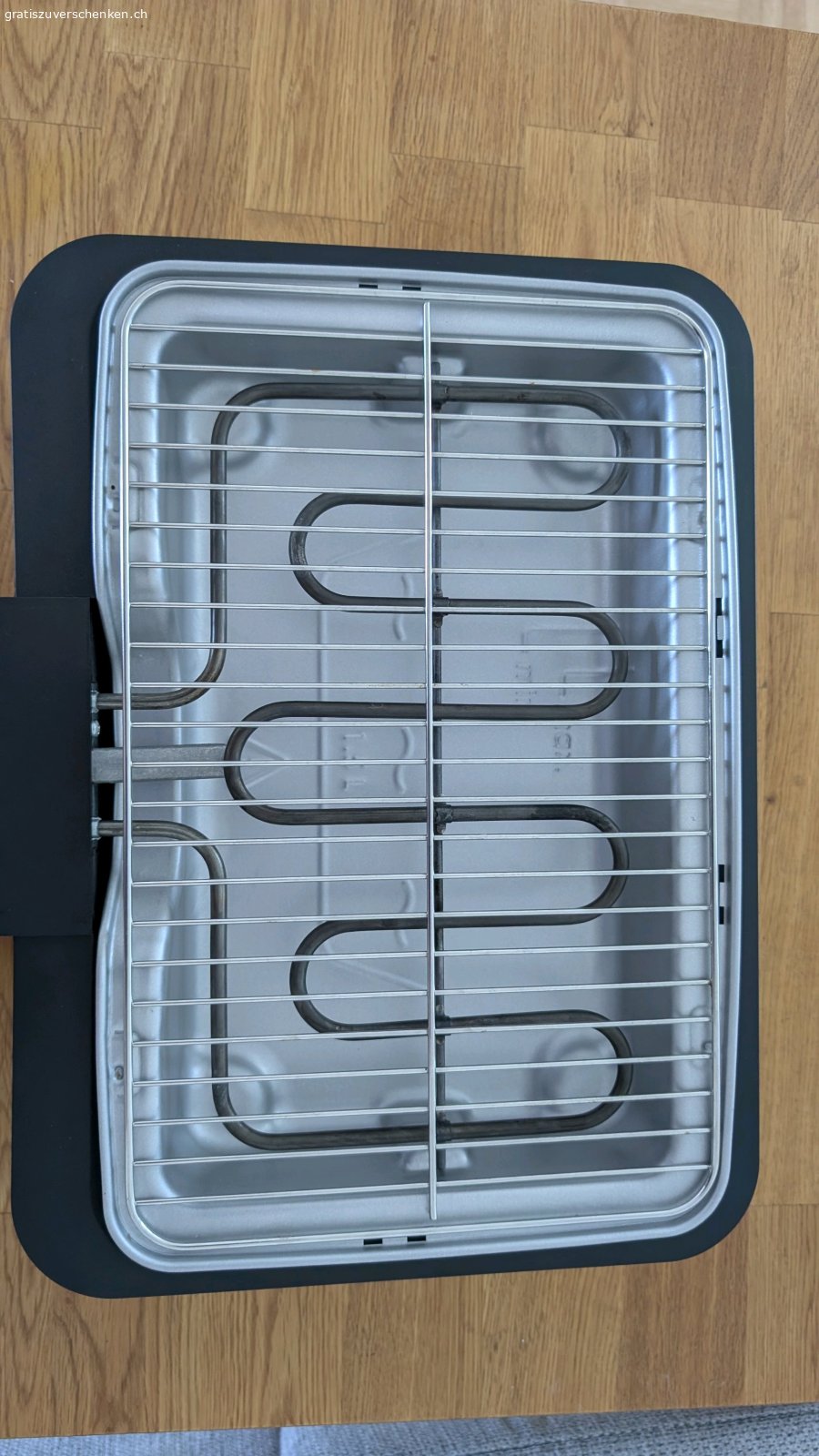 Tischgrill zu verschenken. Toller Tischgrill zu verschenken. Einmal gebraucht. Voll funktionstüchtig.
Muss in Winterthur abgeholt werden.
Kein Versand!!