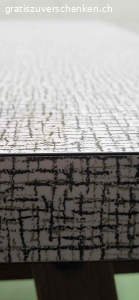 Tischplatte (80er Jare) GRATIS abzugeben. Küchentisch-Platte 70x110 cm (Stärke 4cm)  aus den 80er Jahren (vermutlich Resopal)  GRATIS zu haben. 
Die Platte weist geringe Gebrauchsspuren auf, ebenso Bohrlöcher vom  ursprünglichen Tischgestell (nicht mehr vorhanden).