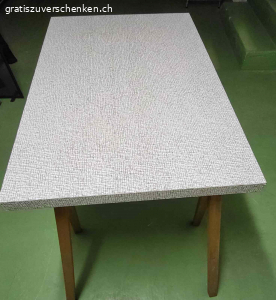 Tischplatte (80er Jare) GRATIS abzugeben. Küchentisch-Platte 70x110 cm (Stärke 4cm)  aus den 80er Jahren (vermutlich Resopal)  GRATIS zu haben. 
Die Platte weist geringe Gebrauchsspuren auf, ebenso Bohrlöcher vom  ursprünglichen Tischgestell (nicht mehr vorhanden).