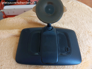 TomTom Go Basic. Verschenke mein voll funktionsfähiges TomTom 1. Gen wegen Neuanschaffung. Der Saugnapf hält an der Frontscheibe nicht mehr, aber man kann da sicher was machen.
Habe das Gerät zurückgesetzt. inkl. Ladekabel

Nur Abholung nach Absprache (bin mehr oder weniger auch flexibel mit dem Ort)