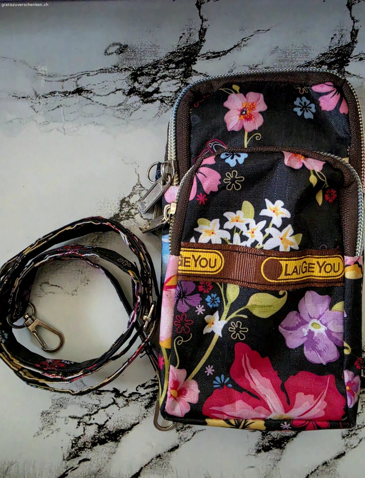 Travel Pouches. Some travel pouches for putting documents, passport, mobile phone, cards etc.
Gratis zum abholen in Einsiedeln.