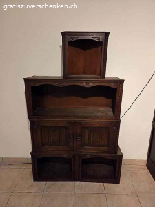 Tudor Wohnwand. Es gibt noch einen weiteren eckschrank und weitere Elemente für oben drauf sodass sie höher ist - siehe Bilder.

Muss abgeholt und selbst abgebaut werden. Super Zustand, in ein paar seitenwänden hat es ein Loch für Kabel.
Grösse ca 370cm lang und 230cm hoch. (Geschätzt)

Kann gerne besichtigt werden.