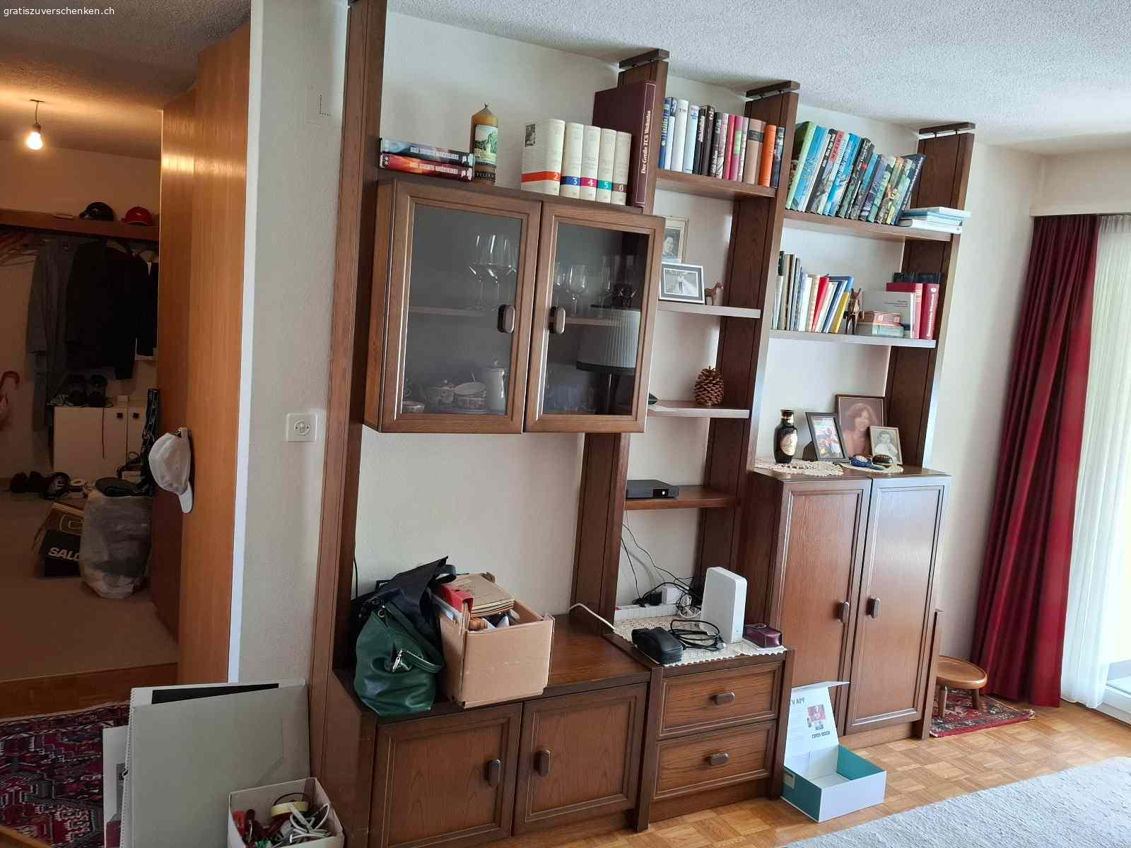 TV - massief Holzmöbelwand. TV- massiv- Holzmöbelwand mit Innenbeleuchtung
Höhe: 2410
Breite: 2390
Tiefe: 570/ 370