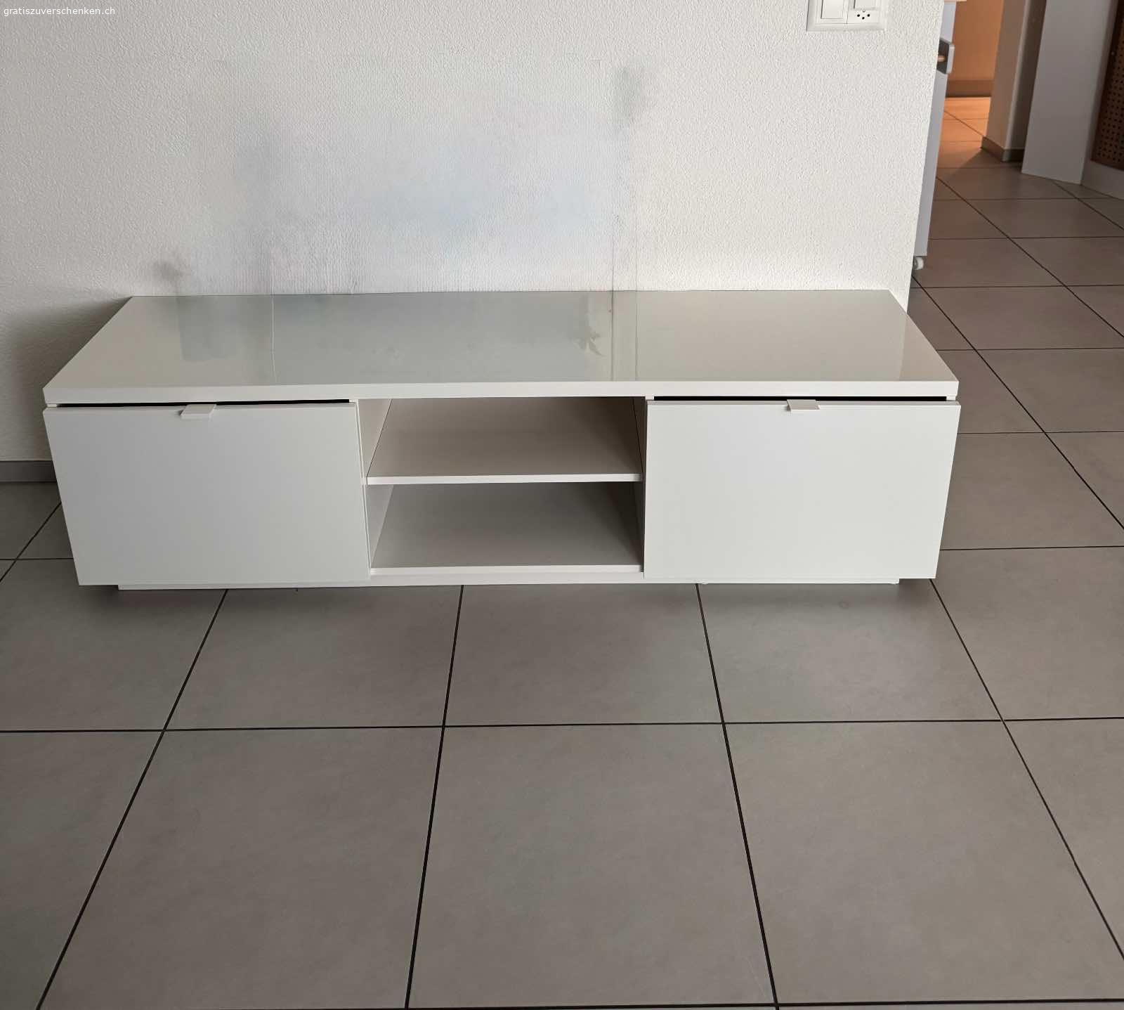 TV Möbel von IKEA BYÅS. TV-Bank gratis zum abholen wir verschenken es weil wir kein TV mehr haben!
