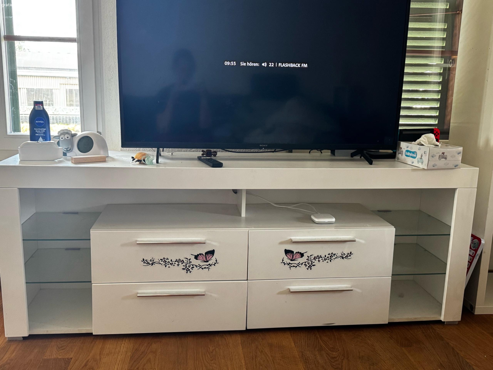 TV Möbel. tv möbel darf weiterziehen ohne Tv!