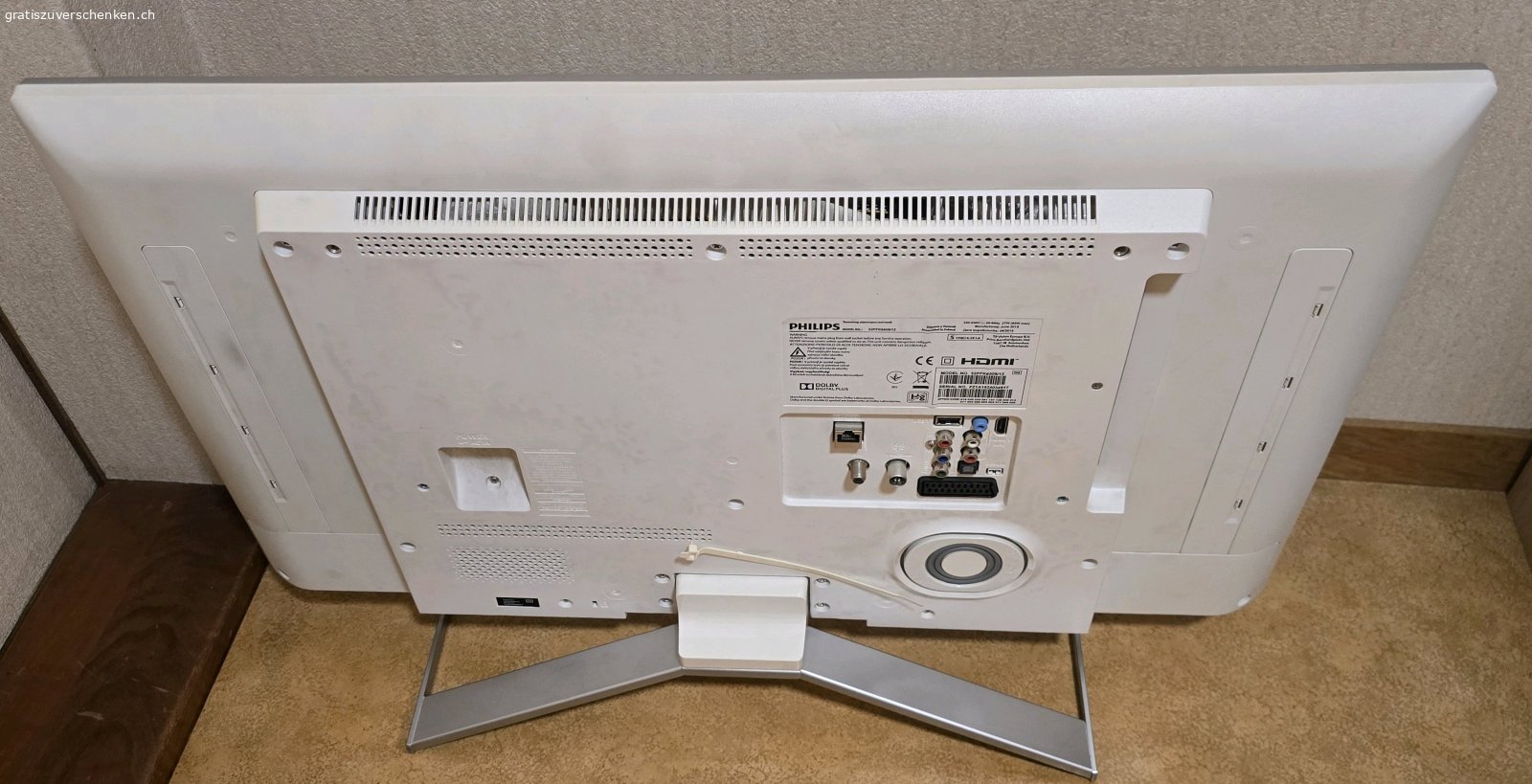 TV. TV Philips
Diagonale ca. 80cm
inkl. Bedienungsanleitung, Fernbedienung und 4 Brillen

Muss in Brienz oder Sarnen abgeholt werden