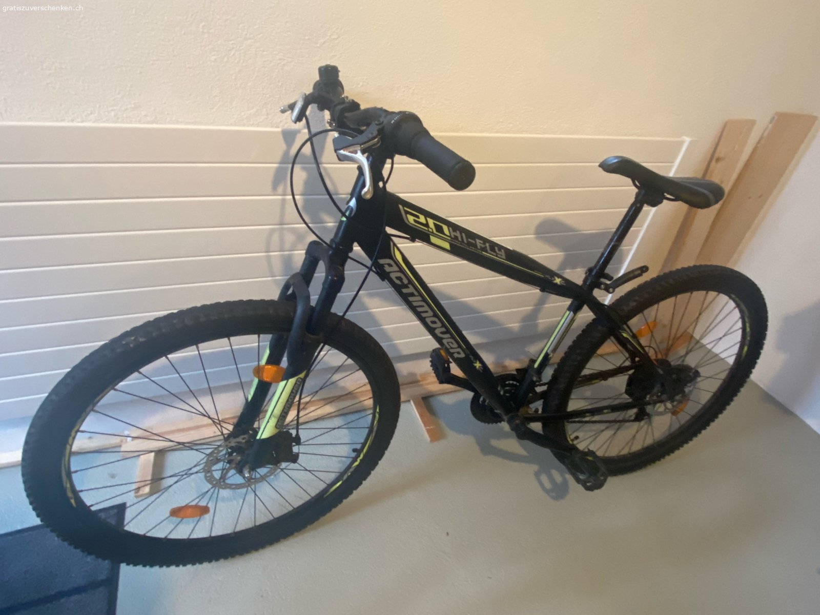 Velo Kind 10 bis 13 jährig. An alle, die Freude am Veloreparieren haben.
Hier könnt ihr euch nach Herzenslust austoben! Das Velo hat eine gründliche Revision nötig und freut sich über eure fachkundigen Hände.

Ort Veloübergabe: Wohlenschwil