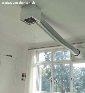 Ventilator Raumentlüftung. Ventilator mit Lüftungsrohr. War Bestandteil einer Aerosol-Absauganlage.
Ø Ventilator: 34 cm       ØRohr: 20 cm