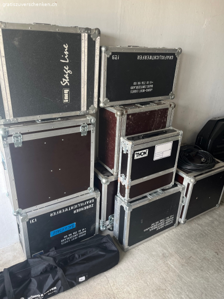 Verschiedene Flightcases zu verschenken