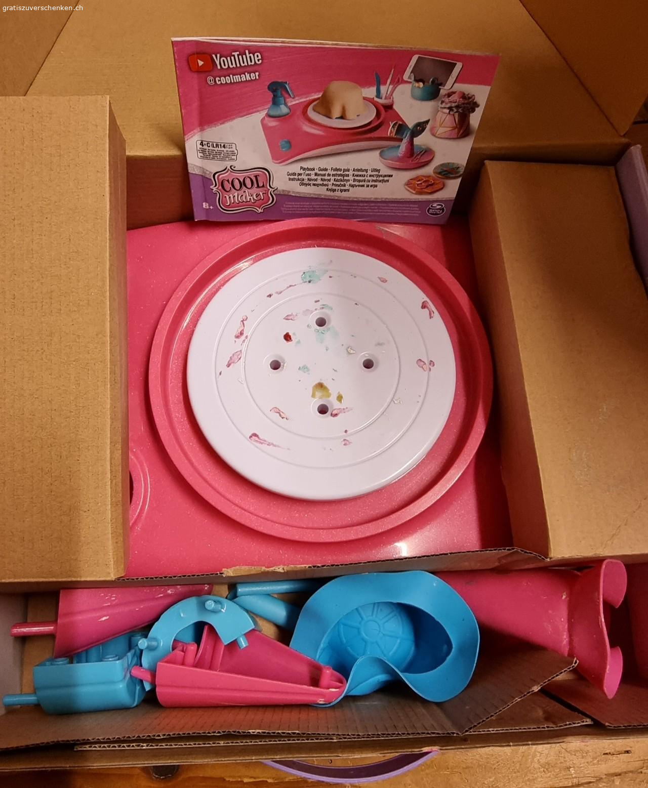 Verschiedene Sachen Gratis. Gratis abzuholen in Eggersriet 
Je nachdem auch per Postversand möglich doch die Versandkosten müssten selbst übernommen werden.