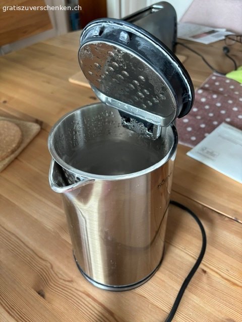 Wasserkocher. Koenig Wasserkocher
1,5 Liter Inhalt
gebraucht
funktioniert noch gut