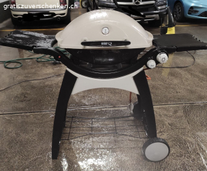 Weber Gas Grill auf Rollen. grosse Grill wegen platzmangel abzugeben wurde mit dampfstrahler gereinigt... die gusseisernen Grillplatten sollten bearbeitet da an manchen Stellen Rosten oder einfach austauschen... ich kann leider nicht die genaue artikelnummer des Grills mitteilen da diese beim Putzen abgegangen sind.