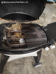 Weber Gas Grill auf Rollen. grosse Grill wegen platzmangel abzugeben wurde mit dampfstrahler gereinigt... die gusseisernen Grillplatten sollten bearbeitet da an manchen Stellen Rosten oder einfach austauschen... ich kann leider nicht die genaue artikelnummer des Grills mitteilen da diese beim Putzen abgegangen sind.