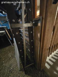 Weingestell für Keller. höhe 170cm
breite 120cm
tiefe 25cm

bitte Abholtag und ungefähre Zeit angeben.

es ist noch befestigt, kann es aber beim Abholtag draussen stellen.