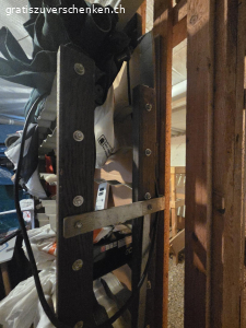 Weingestell für Keller. höhe 170cm
breite 120cm
tiefe 25cm

bitte Abholtag und ungefähre Zeit angeben.

es ist noch befestigt, kann es aber beim Abholtag draussen stellen.