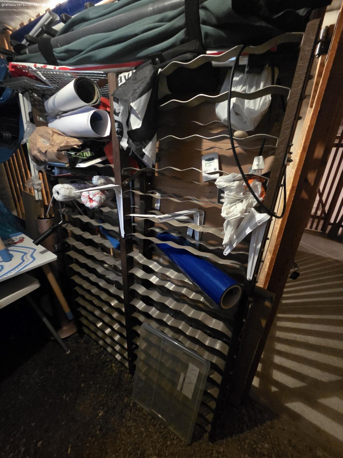 Weingestell für Keller. höhe 170cm
breite 120cm
tiefe 25cm

bitte Abholtag und ungefähre Zeit angeben.

es ist noch befestigt, kann es aber beim Abholtag draussen stellen.