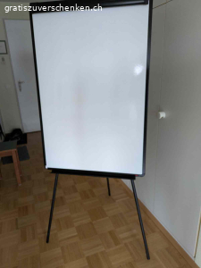 Whiteboard (nicht magnetisch) zu verschenken. Das Whiteboard ist neu, hat aber zwei Beschädigungen (siehe Fotos). Es ist KEIN hochwertiges Produkt, erfüllt aber seinen Zweck. Nochmals: es ist nicht magnetisch!