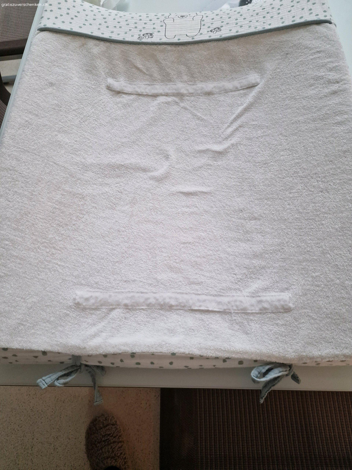 Wickelkissen mit Überzug. Gut erhaltenes Wickelkissen....